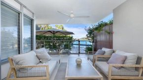 Beachfront - Nelly Bay Apartment
